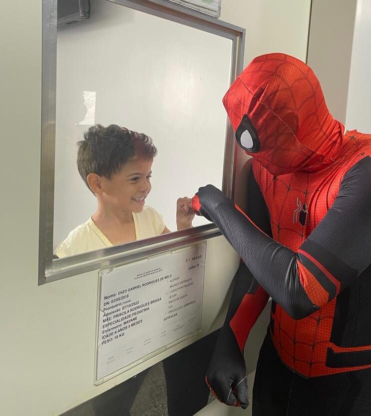 caes-terapeutas-e-homem-aranha-alegram-pequenos-pacientes-do-hecad-na-semana-da-crianca